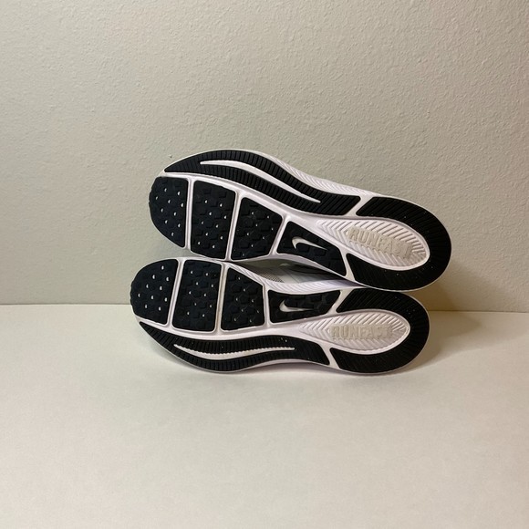 Nike Star‎ Runner 2 Sneakers Shoes AQ3542-007 Size 4.5Y - Picture 9 of 9